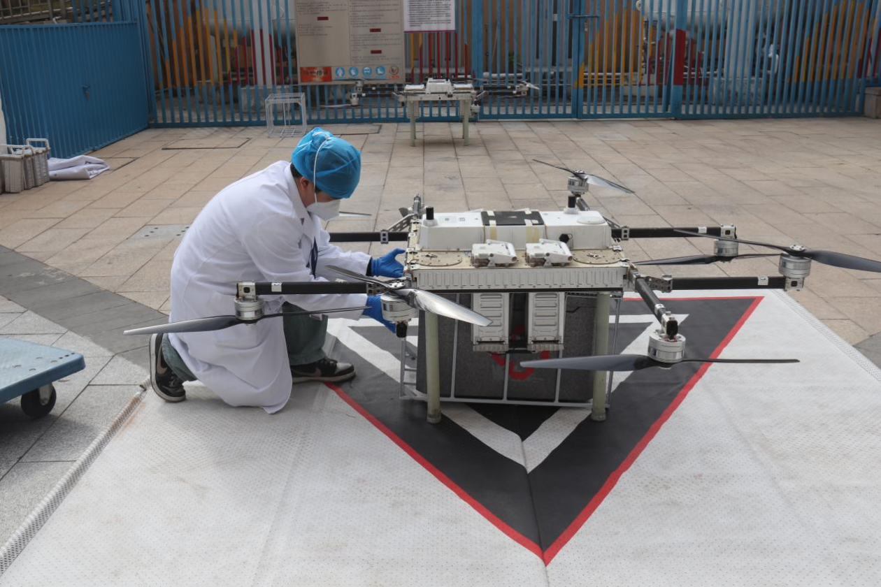 深圳醫(yī)院使用無人機(jī)科學(xué)防疫 運(yùn)送核酸檢測樣本(圖2) 深圳醫(yī)院使用無人機(jī)科學(xué)防疫 運(yùn)送核酸檢測樣本(圖2)