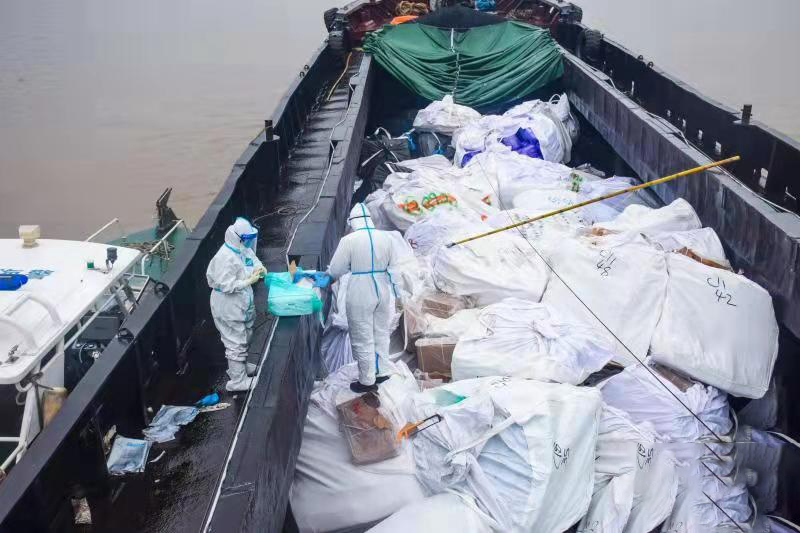 無人機(jī)紅外熱成像助力海警查獲走私船只(圖1) 無人機(jī)紅外熱成像助力海警查獲走私船只(圖1)