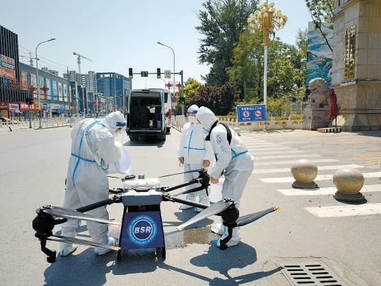 無人機(jī)協(xié)助北京房山藍(lán)天救援隊(duì)開展大規(guī)模消殺作業(yè) 無人機(jī)協(xié)助北京房山藍(lán)天救援隊(duì)開展大規(guī)模消殺作業(yè)