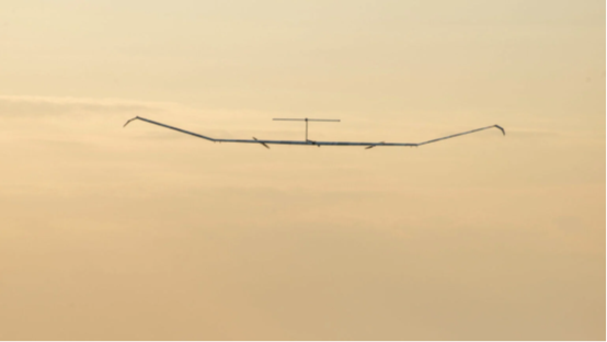 打破續(xù)航紀(jì)錄 空客太陽能無人機連飛42天(圖2) 打破續(xù)航紀(jì)錄 空客太陽能無人機連飛42天(圖2)