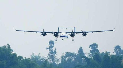 國產(chǎn)大型四發(fā)無人機(jī)成功首飛(圖1)