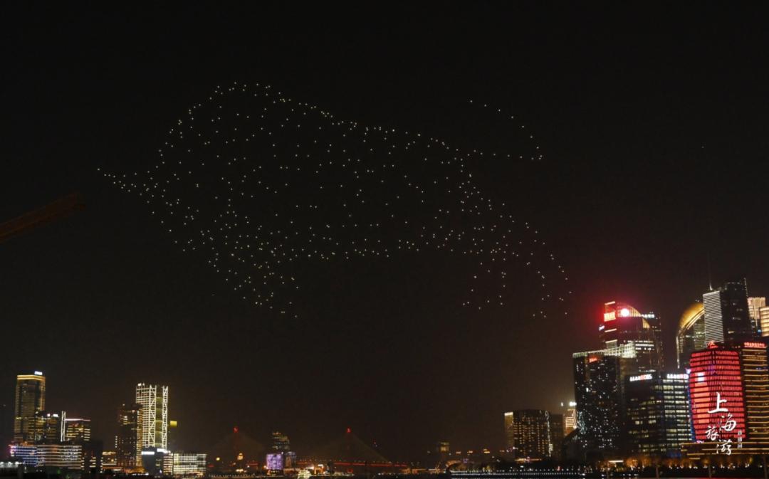 數(shù)百架光影無人機(jī)亮相黃浦江、蘇州河交匯處(圖6)