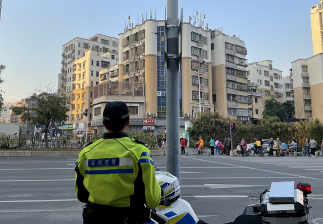 無人機(jī)組建“空中鐵騎” 助力深圳交警交通管理(圖4) 無人機(jī)組建“空中鐵騎” 助力深圳交警交通管理(圖4)