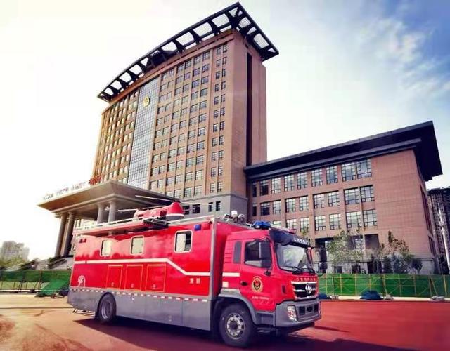 旋翼無人機(jī)實(shí)現(xiàn)了在百米以上高層建筑滅火(圖3) 旋翼無人機(jī)實(shí)現(xiàn)了在百米以上高層建筑滅火(圖3)