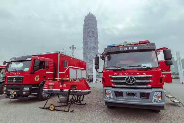 旋翼無人機(jī)實(shí)現(xiàn)了在百米以上高層建筑滅火(圖4) 旋翼無人機(jī)實(shí)現(xiàn)了在百米以上高層建筑滅火(圖4)