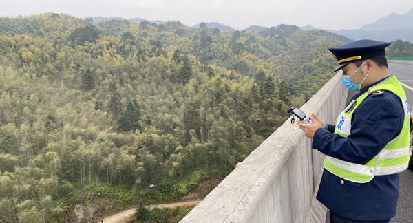 高速路管員巡邏用上千里眼無人機,巡邏效率大大(圖1) 高速路管員巡邏用上千里眼無人機,巡邏效率大大(圖1)