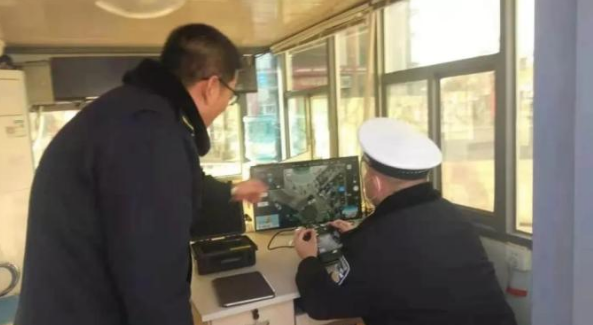 公安利用巡檢無(wú)人機(jī)喊話 保障冬季出行安全(圖2) 巡檢無(wú)人機(jī)