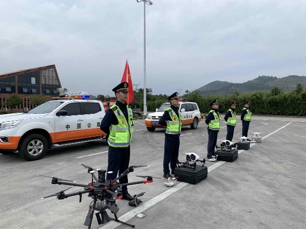 無(wú)人機(jī)24小時(shí)保障京珠北、樂(lè)廣北高速春運(yùn)出行順暢(圖1)