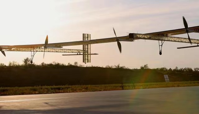 多家外媒持續(xù)關(guān)注中國大型太陽能無人機首飛成功(圖1) 多家外媒持續(xù)關(guān)注中國大型太陽能無人機首飛成功(圖1)