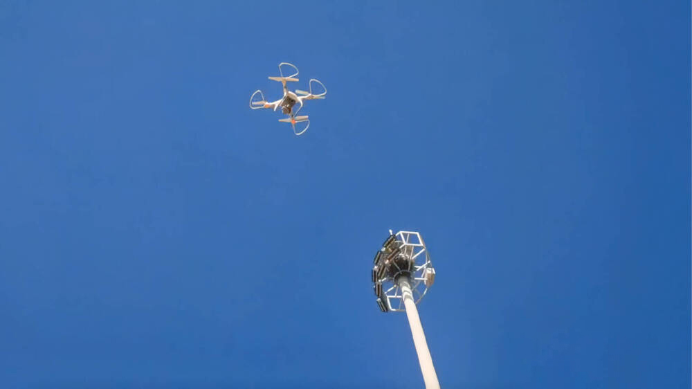 無(wú)人機(jī)巡檢保障國(guó)慶假期電網(wǎng)安全供電(圖1) 無(wú)人機(jī)巡檢保障國(guó)慶假期電網(wǎng)安全供電(圖1)