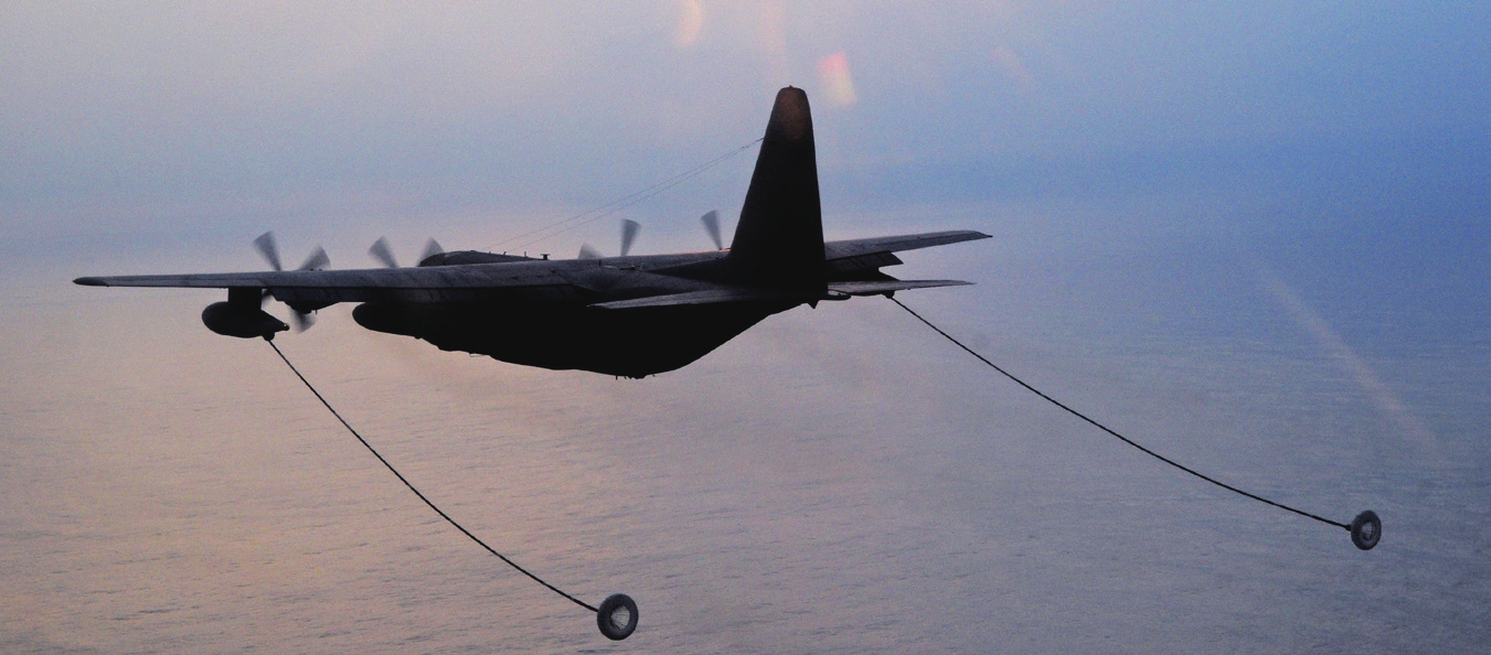 首次技術(shù)突破！美國實現(xiàn)無人機加油并再次投入使用(圖1)